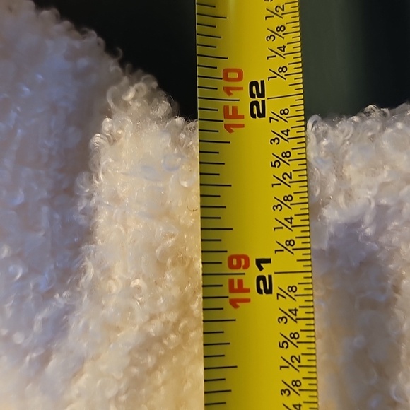 Susan Graver Weekend Women's Cream Button-Up Coat. meduim. Sper Soft. Big Pocket - Picture 8 of 10